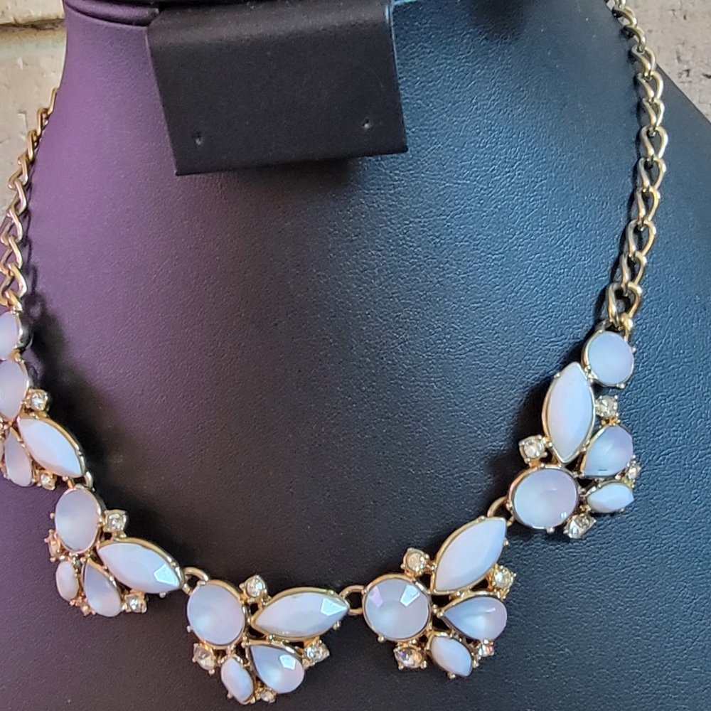 BEAUTIFUL FLORAL CLUSTER COLLAR NECKLACE